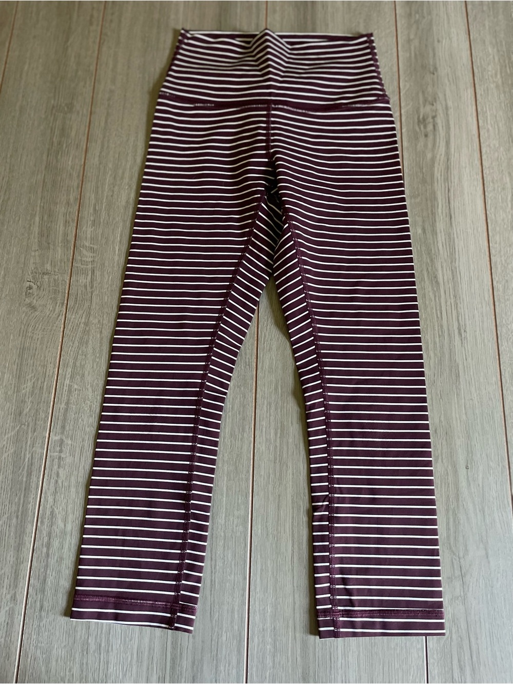 Lululemon women's size 4 athletic striped cropped leggings